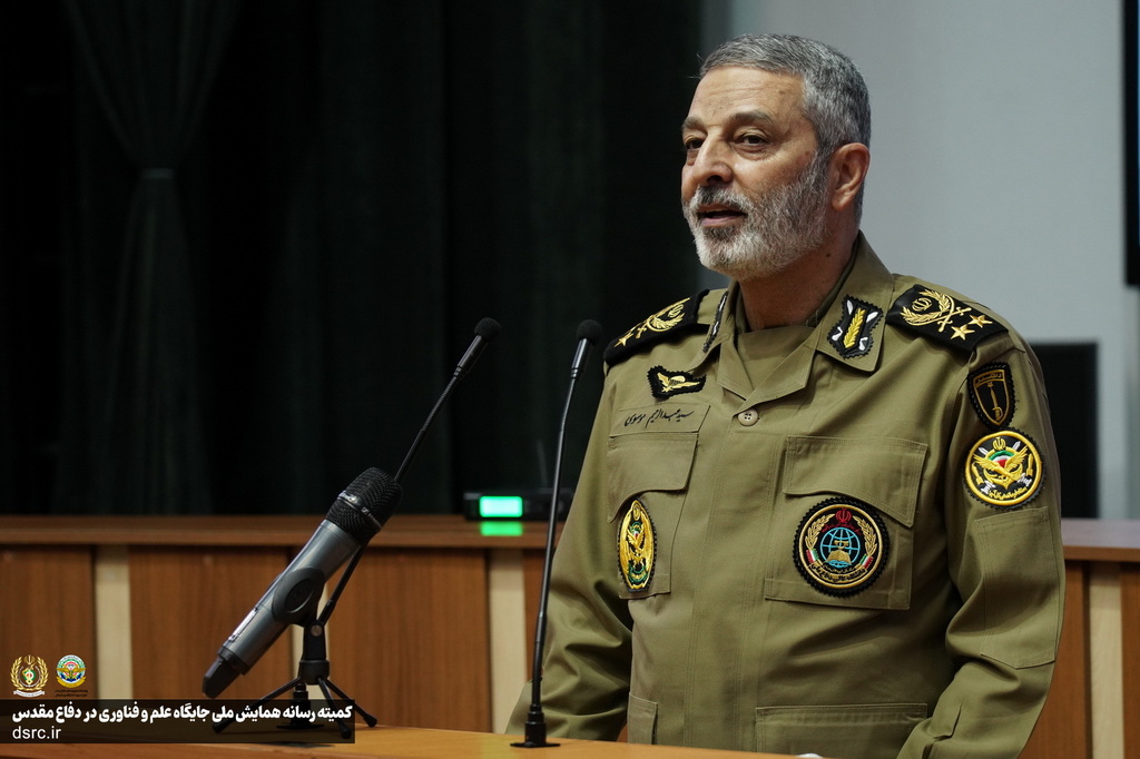 فرمانده کل ارتش: مغفول ماندن نقش علم و فناوری در دفاع مقدس